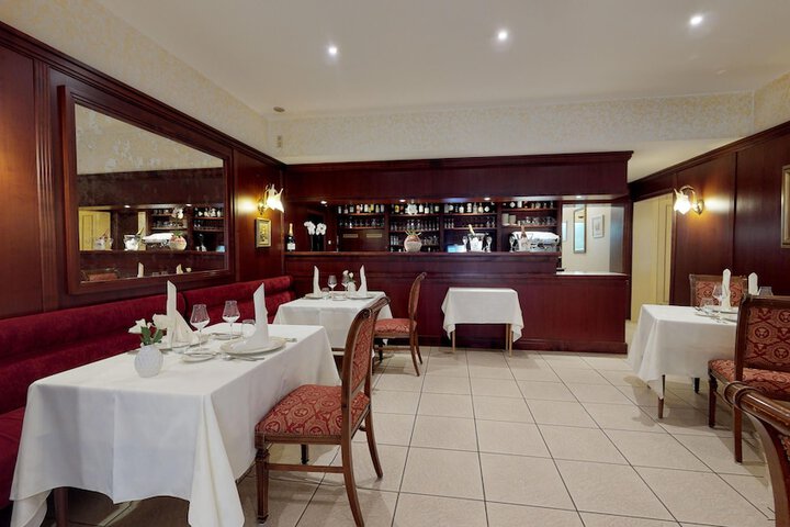 Dining 14 of 27