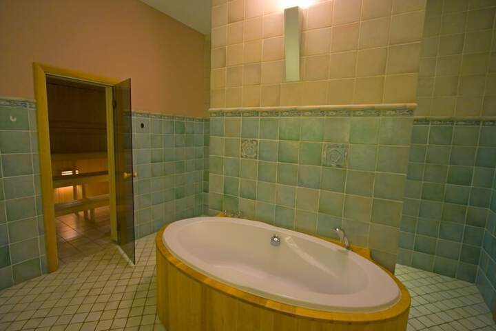 Room 44 of 115
