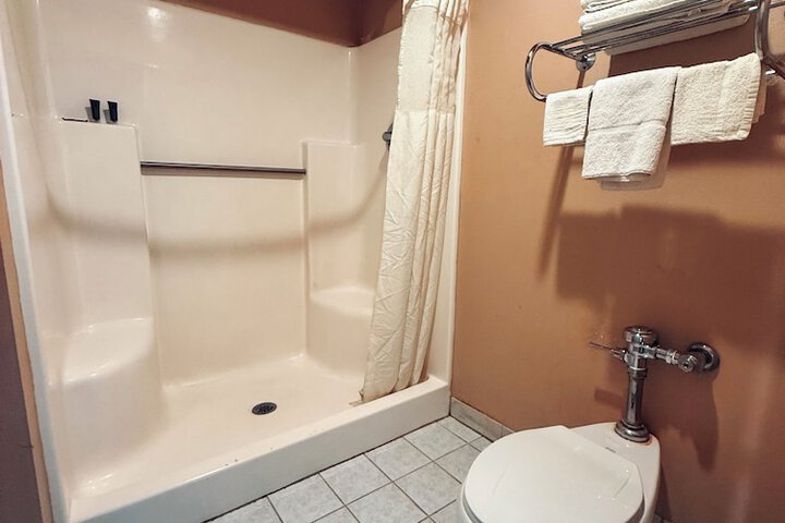 Room 9 of 11