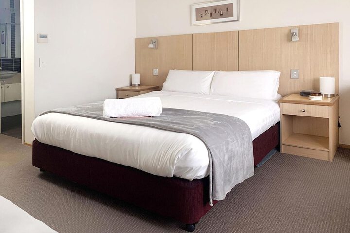 Room 16 of 38