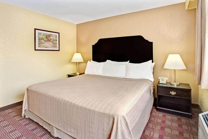 1 King Bed (8 of 12)