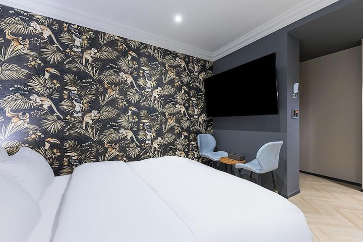 Room 5 of 72