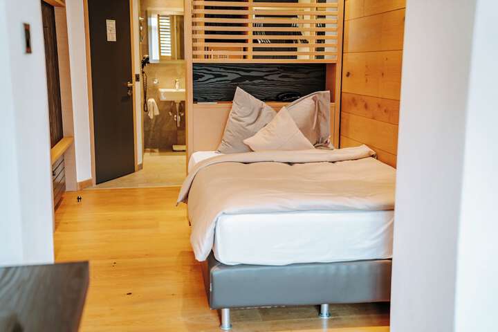 Room 5 of 70