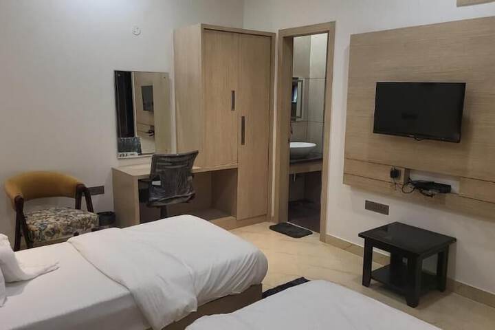 Room 3 of 7