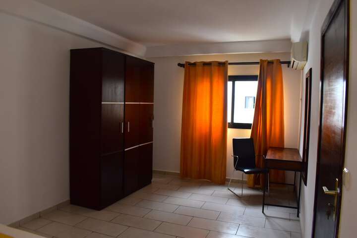 Room 32 of 43
