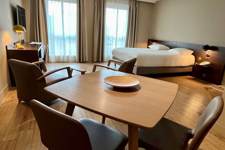 Room 5 of 83