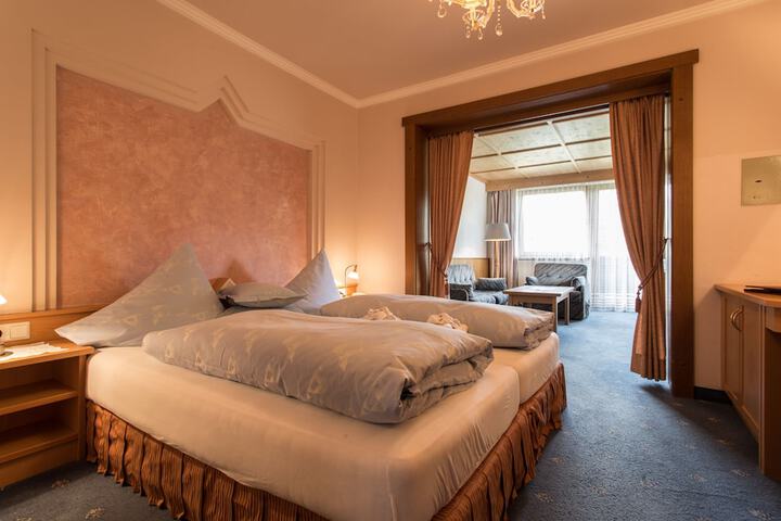Room 10 of 37