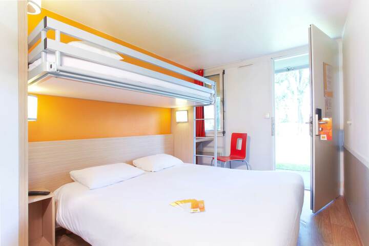 Room 14 of 32