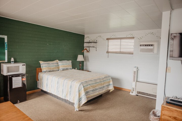 Room 37 of 62