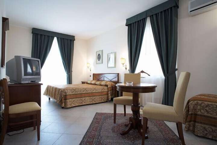 Room 5 of 21