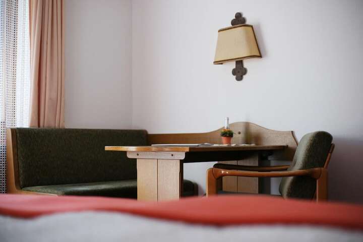 Room 34 of 65