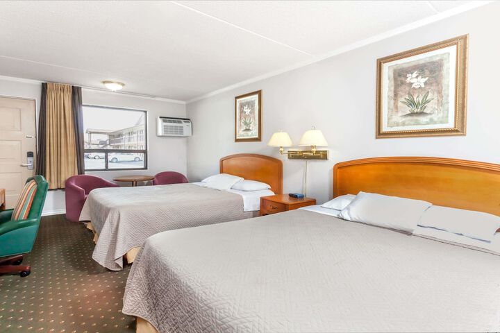 Room 8 of 40