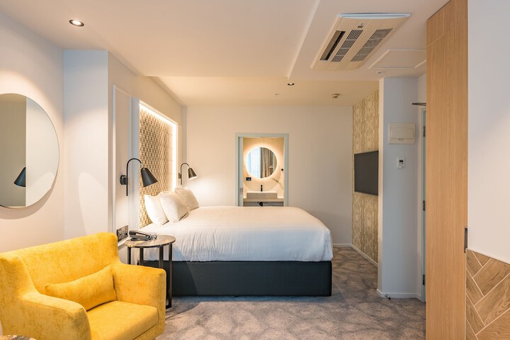 Room 4 of 69