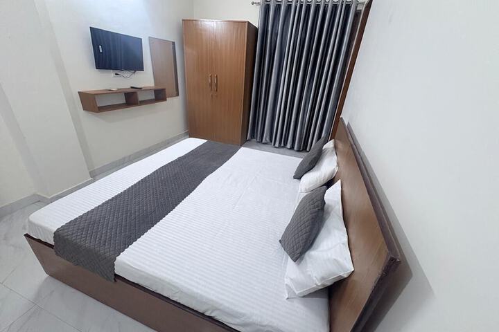 Room 14 of 28