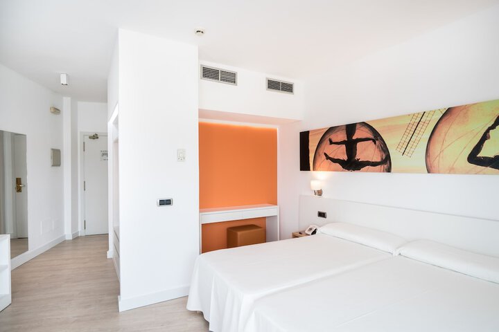 Room 9 of 62
