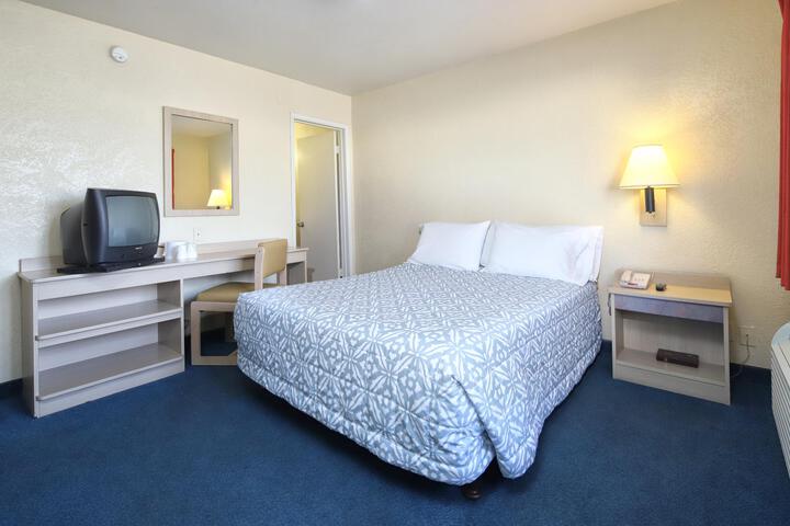 Room 6 of 16