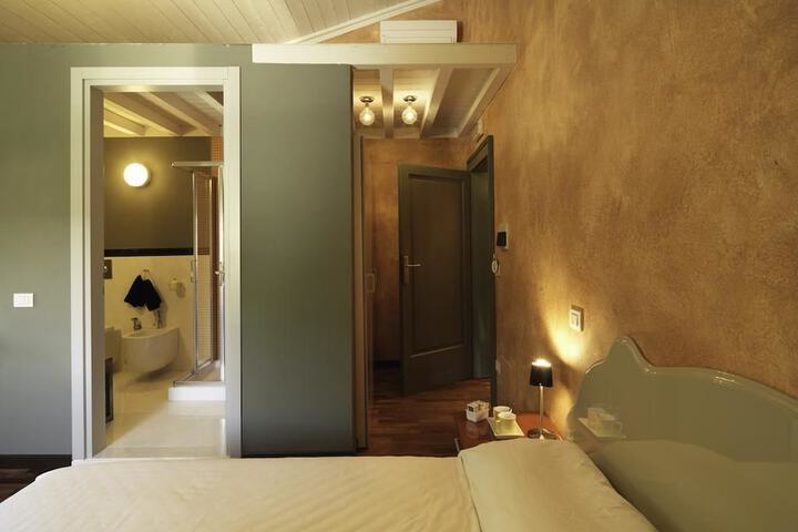 Room 10 of 52
