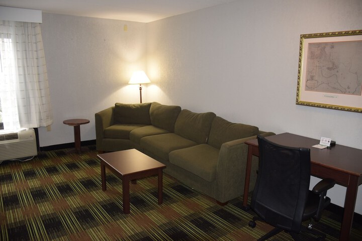 1 King Bed Deluxe Room (17 of 18)