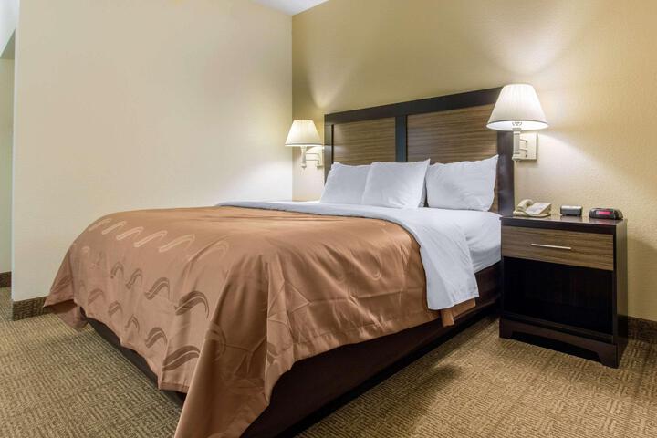 1 King Bed (5 of 15)