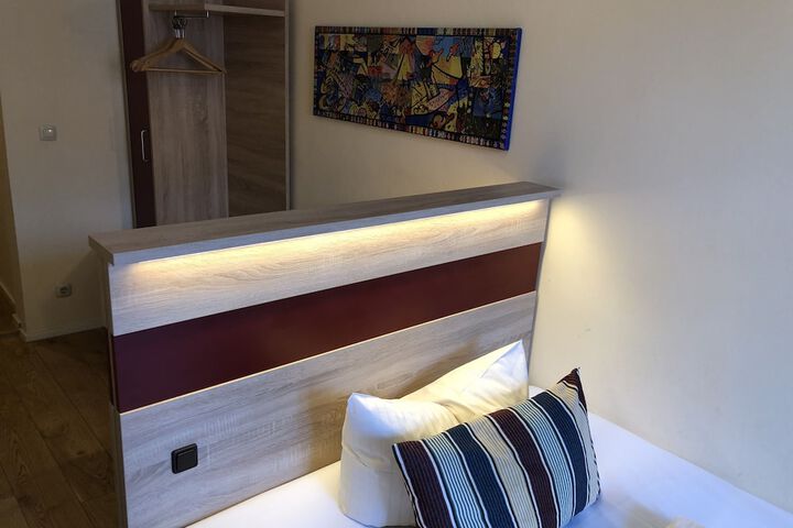 Room 17 of 36
