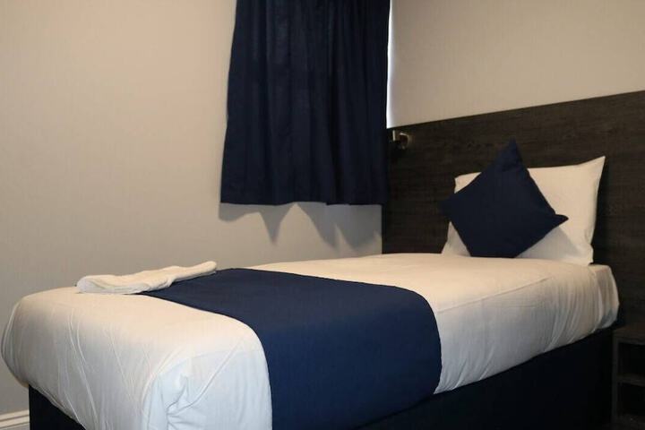 Room 3 of 6
