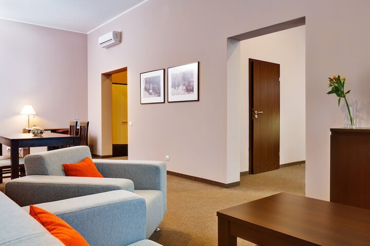 Room 9 of 65