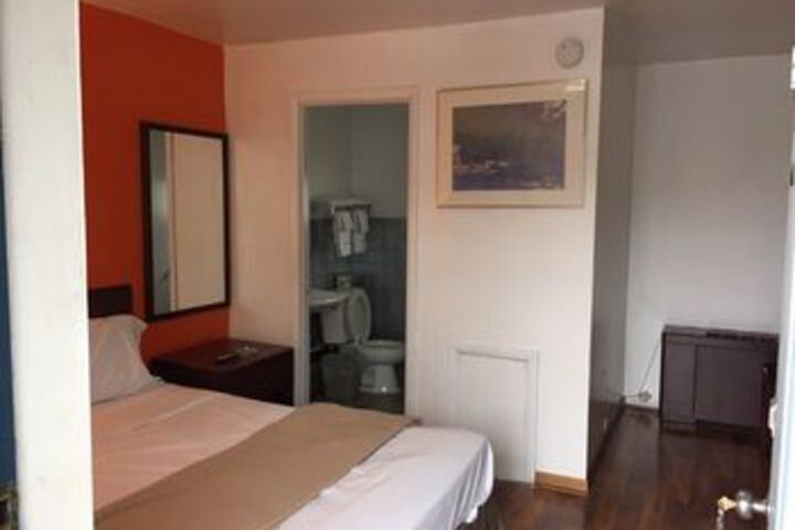 Room 27 of 44