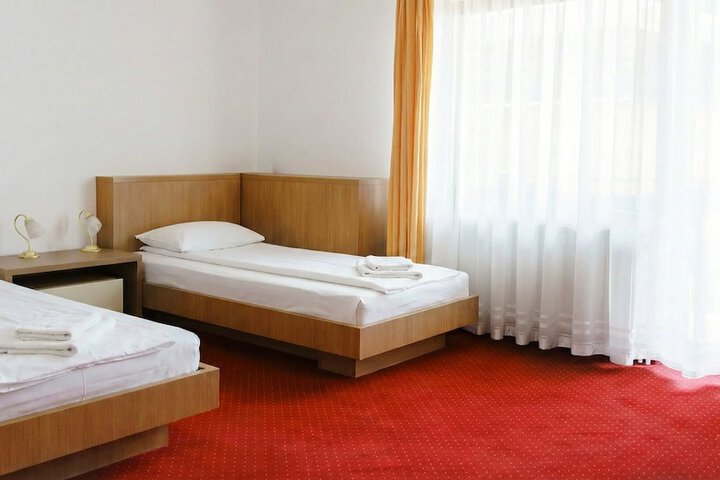Room 18 of 191