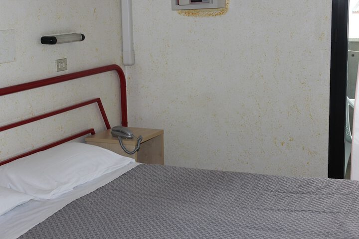 Room 8 of 50