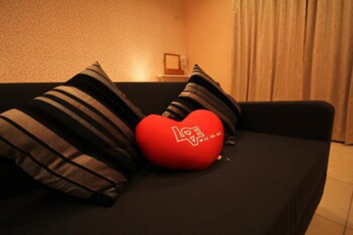 Room 12 of 16