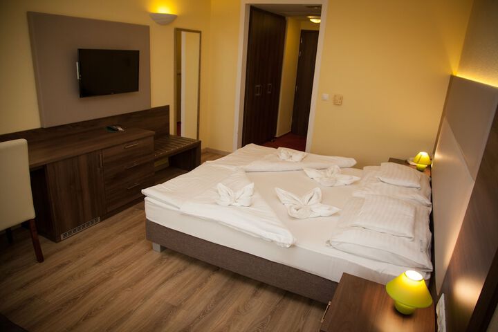 Room 7 of 34
