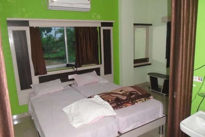 Room 10 of 50