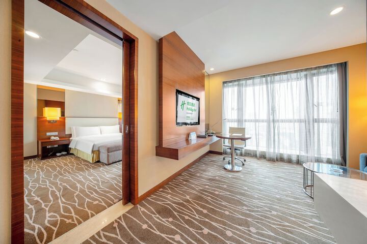 Room 15 of 66