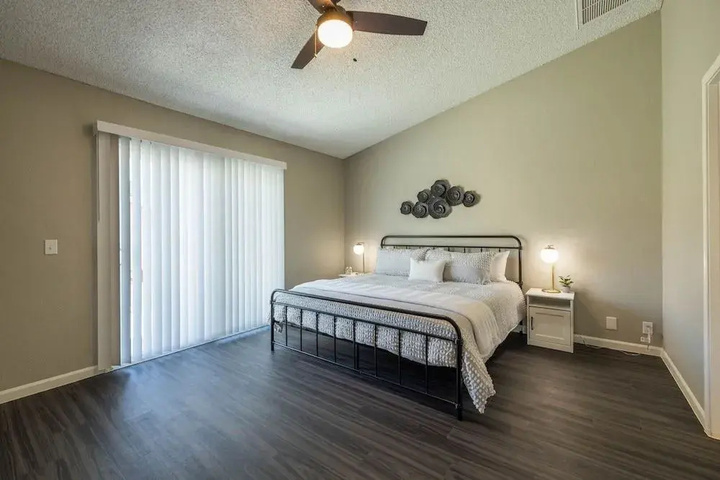 Image of Glendale Keim 4 Bedroom Home by RedAwning