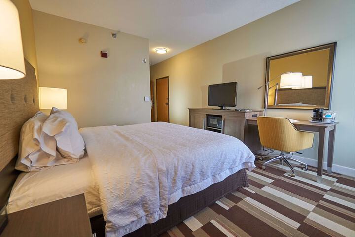 1 King Bed with Refrigerator, Microwave (28 of 33)