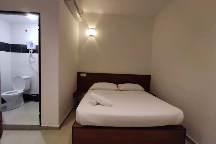 Room 7 of 33