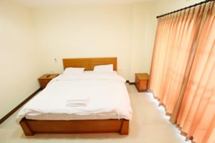 Room 13 of 23