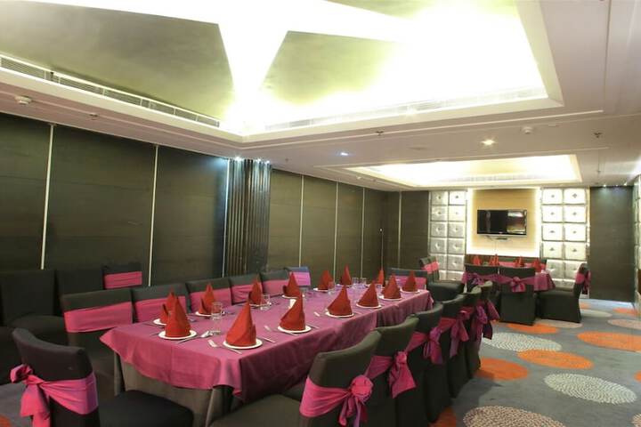 Ballroom/Hall 34 of 47