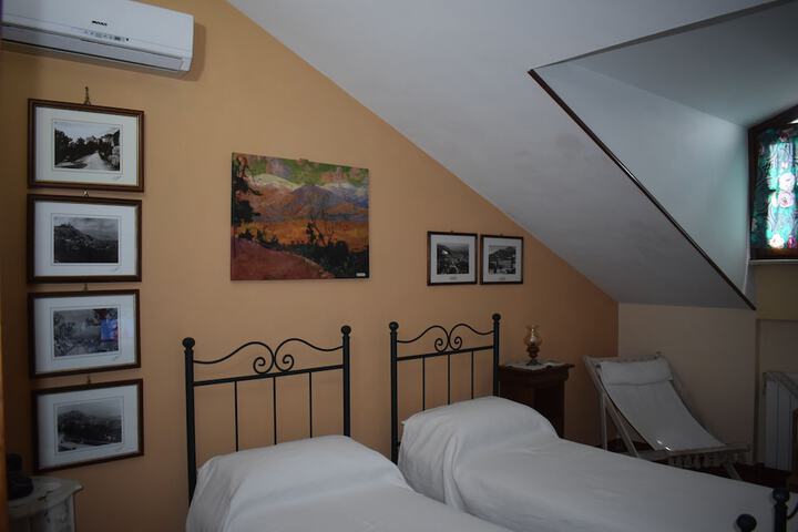 Room 3 of 23