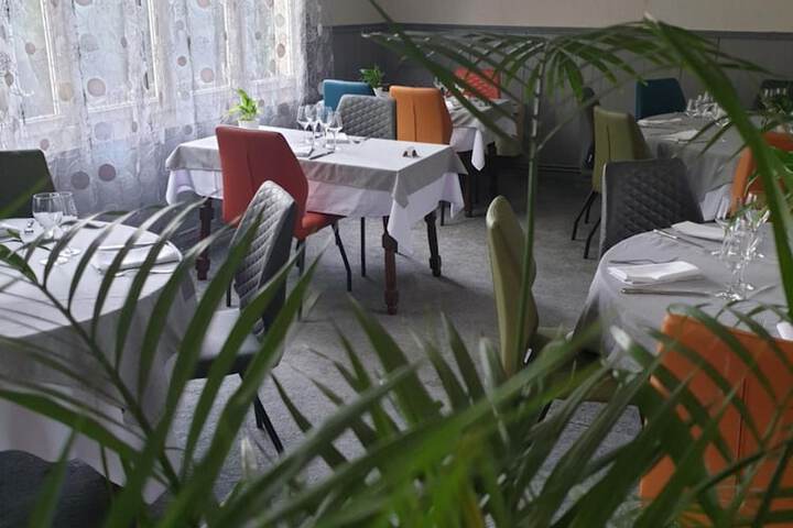 Dining 42 of 64