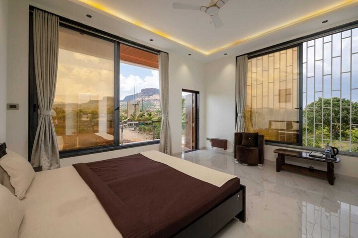 Room 4 of 96
