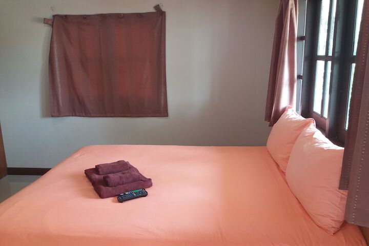 Room 2 of 33