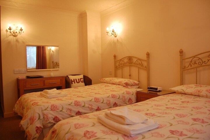 Room 13 of 38