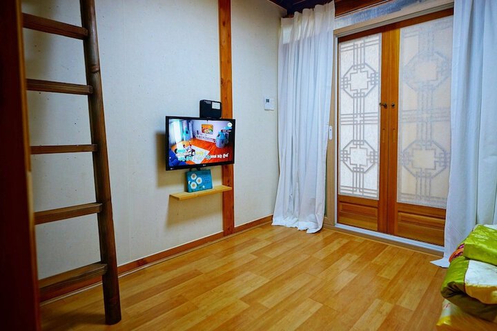Room 19 of 38