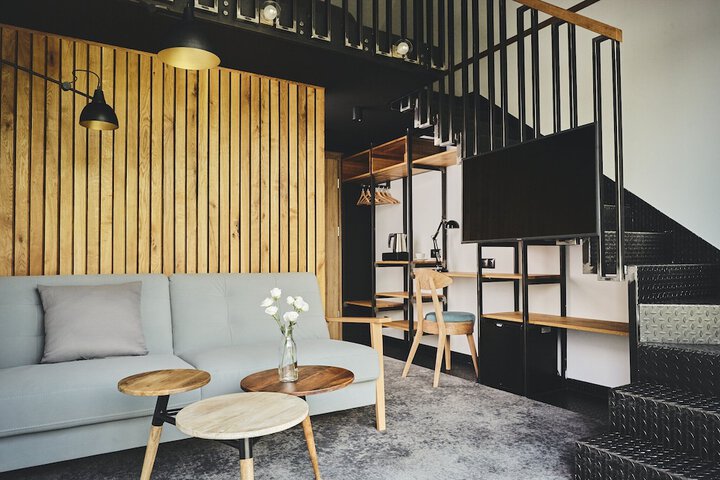 Room 9 of 36