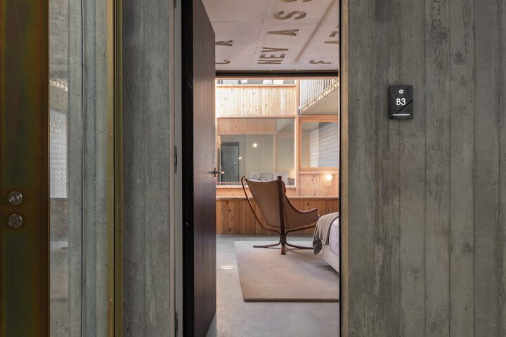 Room 18 of 129