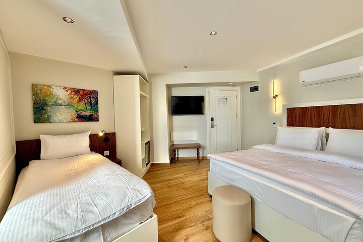 Room 3 of 126