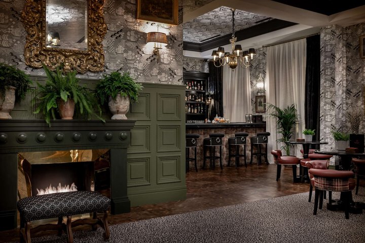 Lounge 47 of 55
