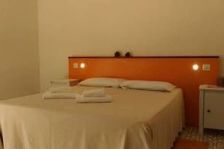 Room 32 of 39