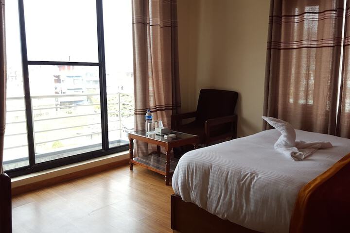 Room 13 of 36